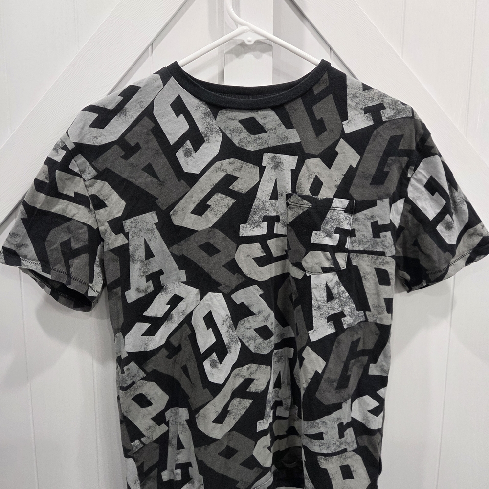GAP Black and Gray Graphic Tee